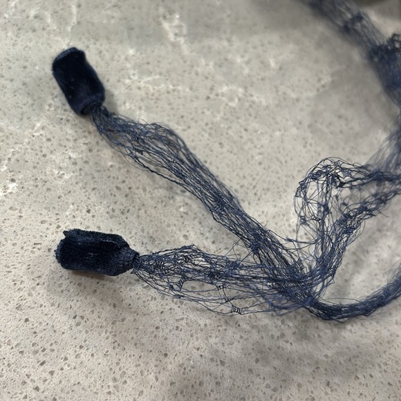 Elegant Vintage Navy Blue and Red Women's Hat with Feather Accent - Picture 8 of 8